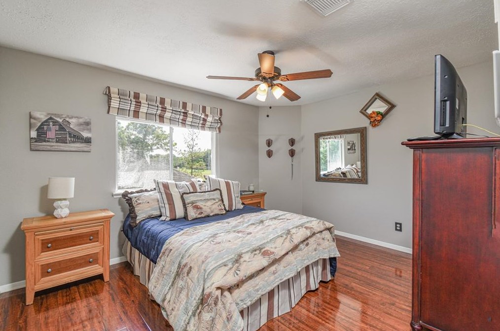 3102 Mossy Elm Ct, Houston TX 77059-3227 exterior