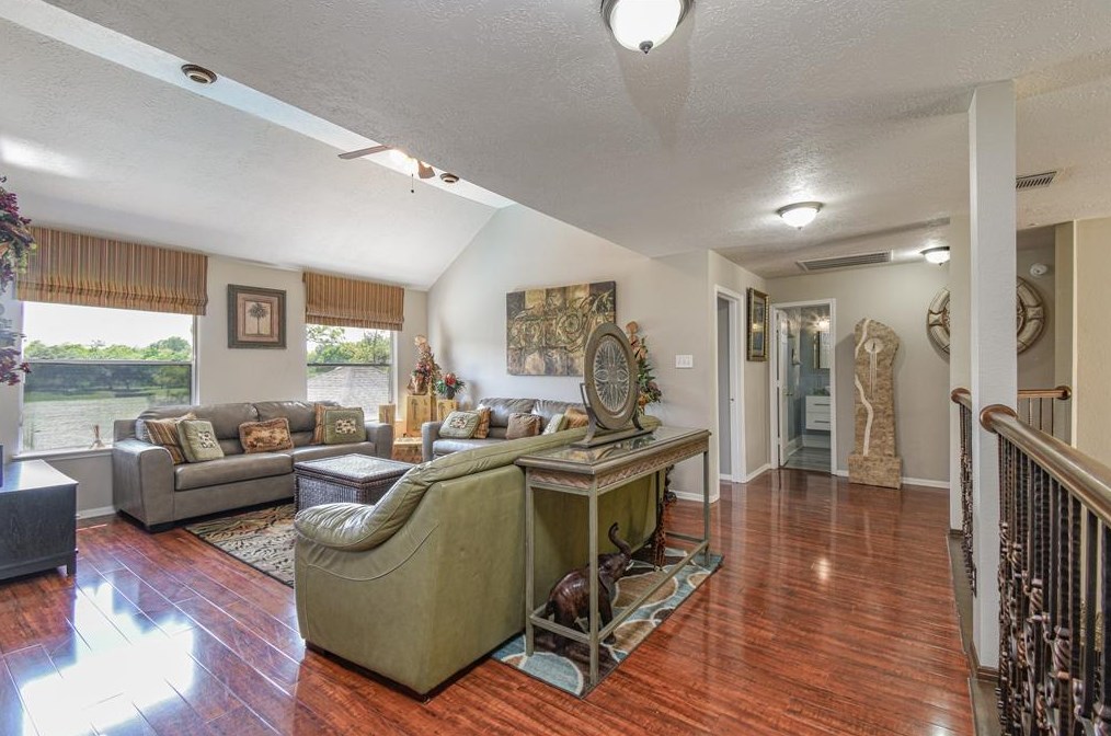 3102 Mossy Elm Ct, Houston TX 77059-3227 exterior