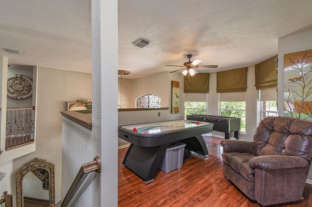 3102 Mossy Elm Ct, Houston TX 77059-3227 exterior