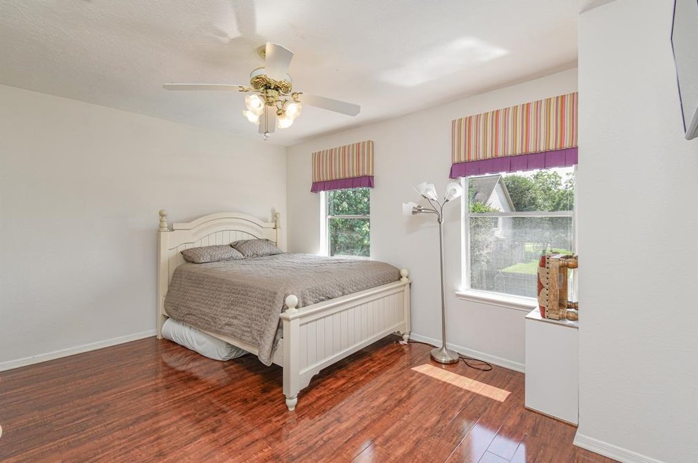 3102 Mossy Elm Ct, Houston TX 77059-3227 exterior