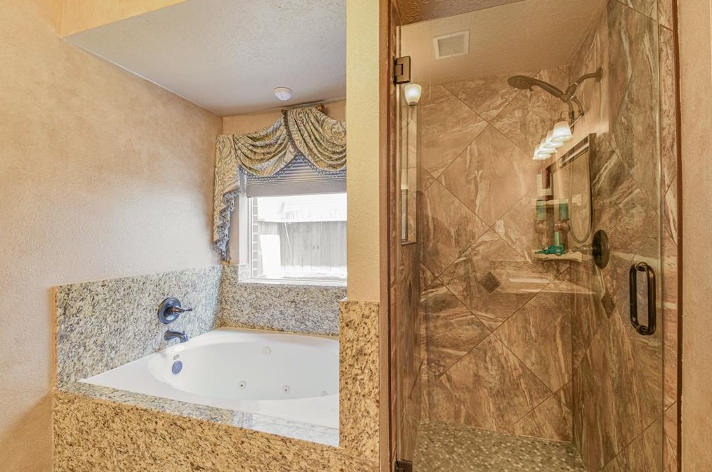 3102 Mossy Elm Ct, Houston TX 77059-3227 exterior