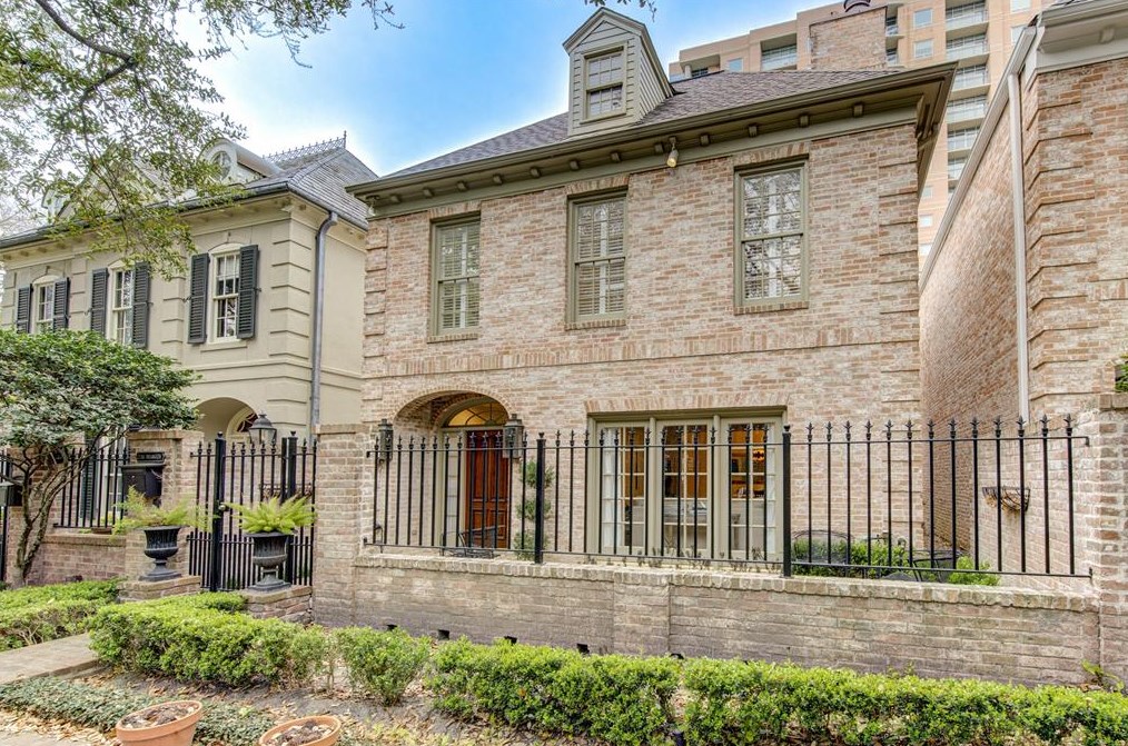 2310 Briarglen Dr, Houston TX  77027-3716 exterior