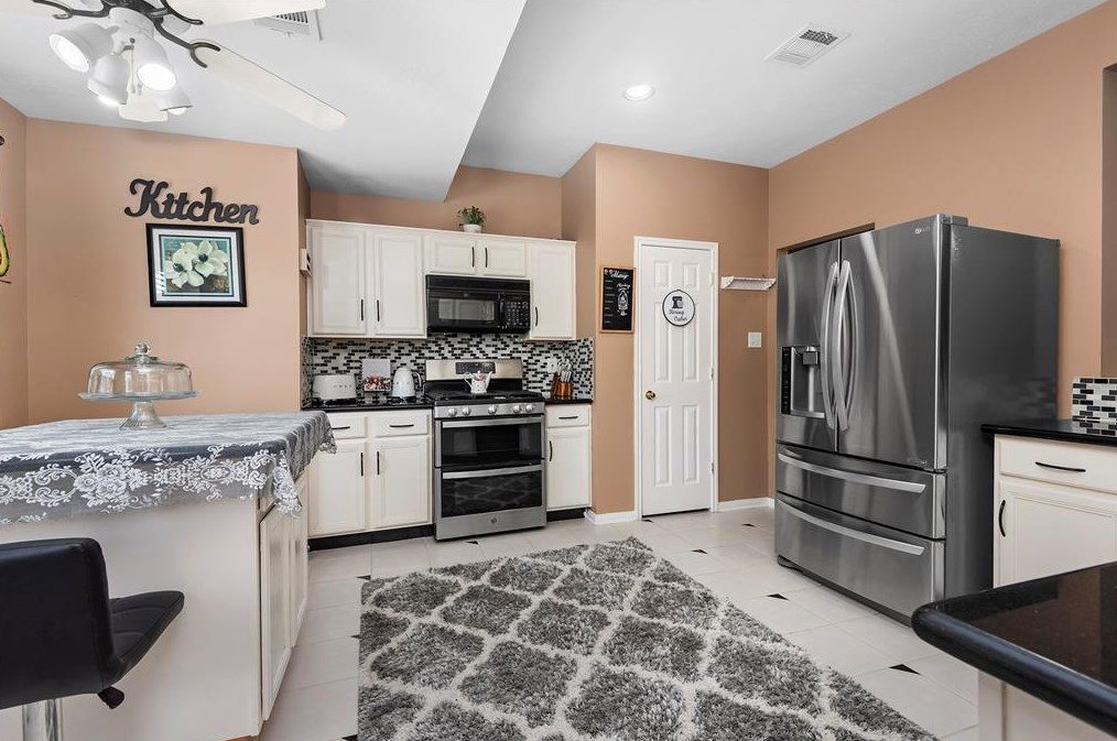 11430 Amber Vly Ct, Houston TX  77066-3955 exterior