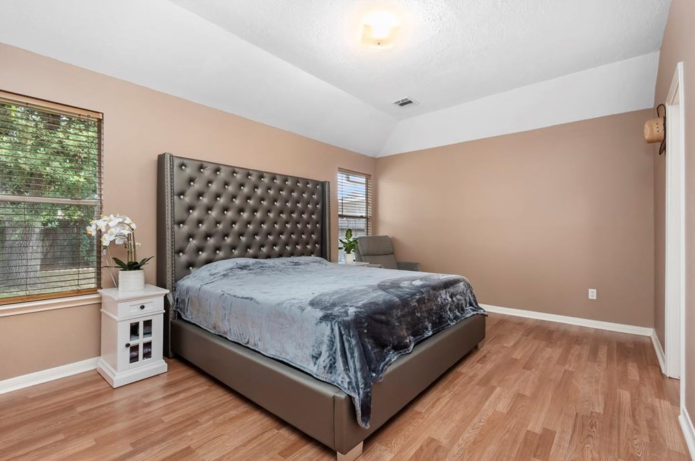 11430 Amber Vly Ct, Houston TX  77066-3955 exterior