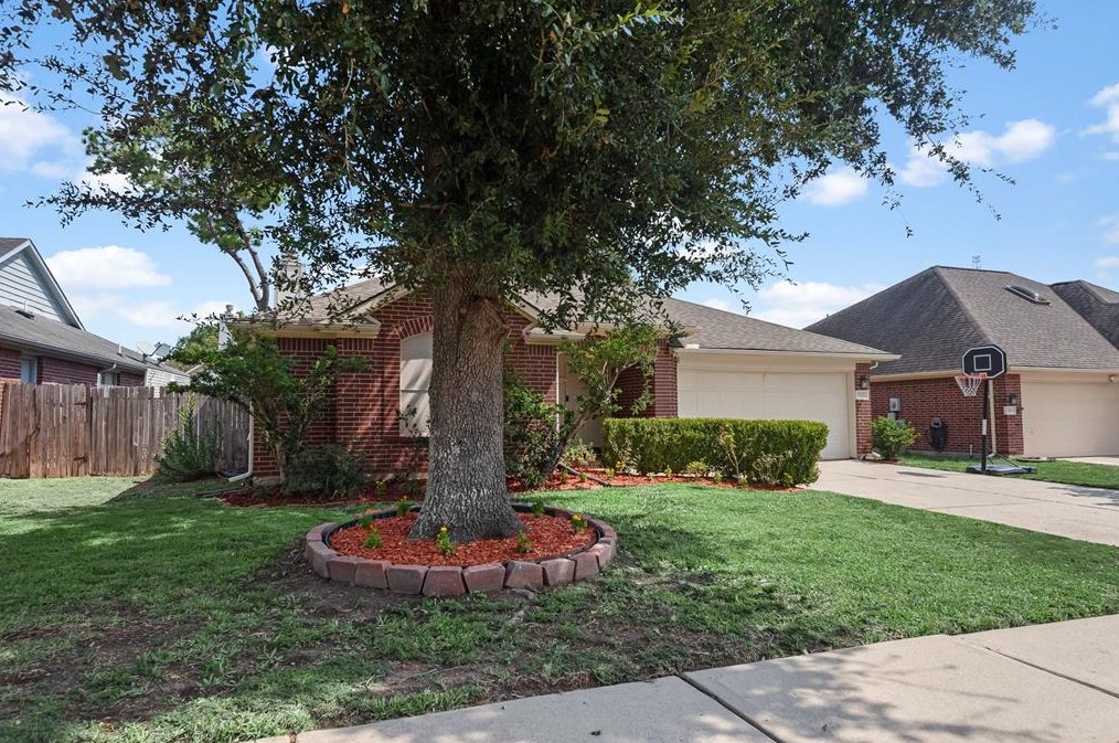 11430 Amber Valley Ct, Houston TX  77066-3956 exterior