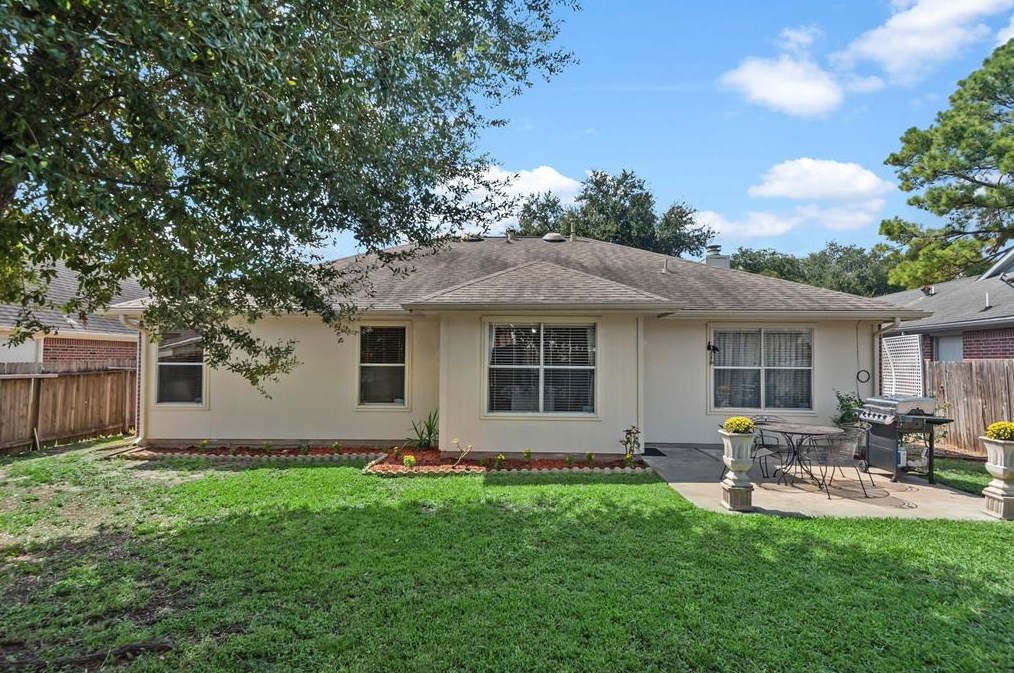 11430 Amber Vly Ct, Houston TX  77066-3955 exterior