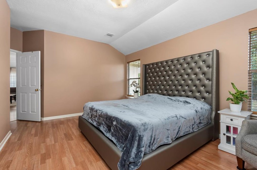 11430 Amber Vly Ct, Houston TX  77066-3955 exterior