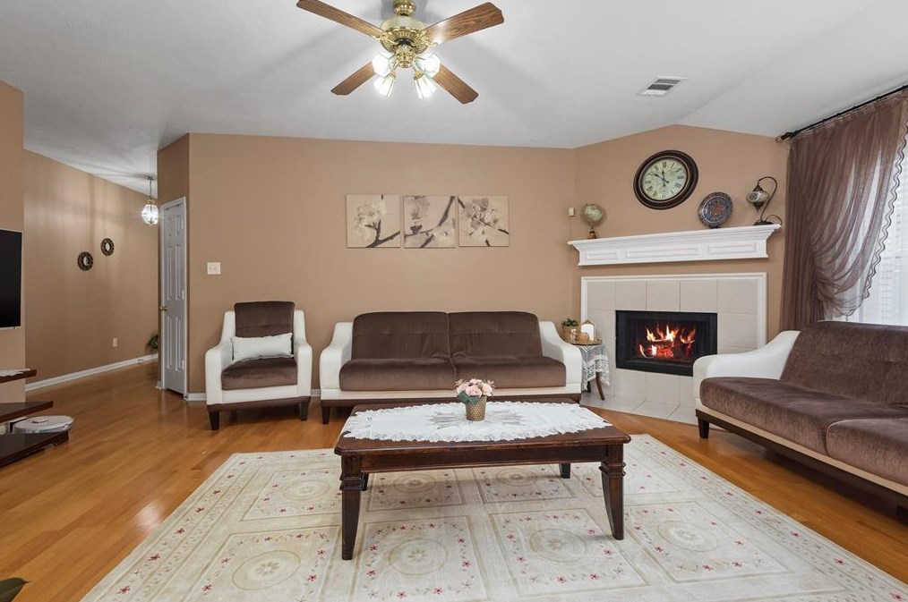 11430 Amber Vly Ct, Houston TX  77066-3955 exterior