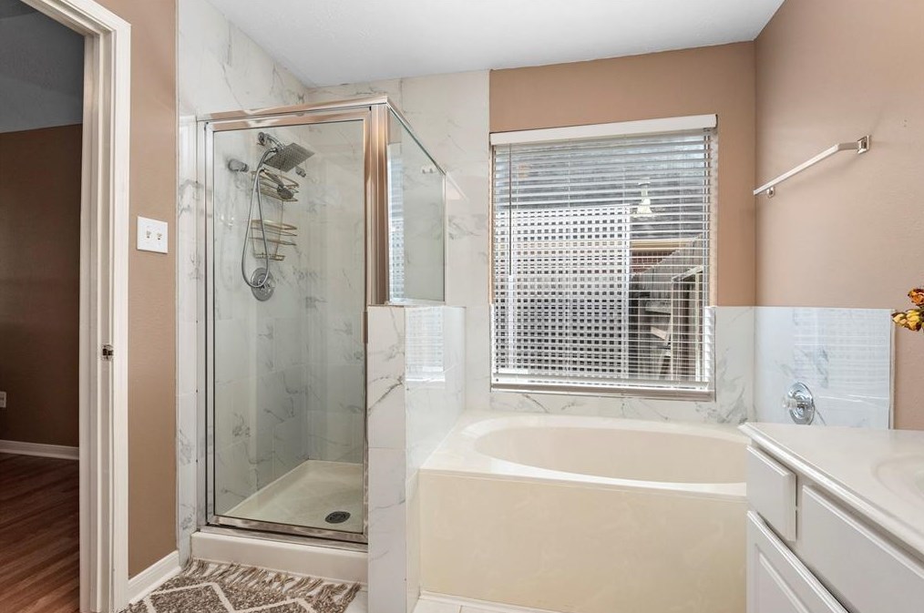 11430 Amber Vly Ct, Houston TX  77066-3955 exterior