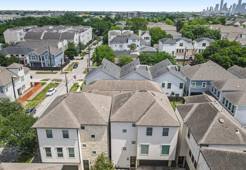 5311 Kiam St, Houston TX  77007-1217 exterior