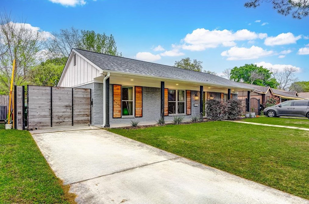 6022 Spellman Rd, Houston TX  77096-5843 exterior