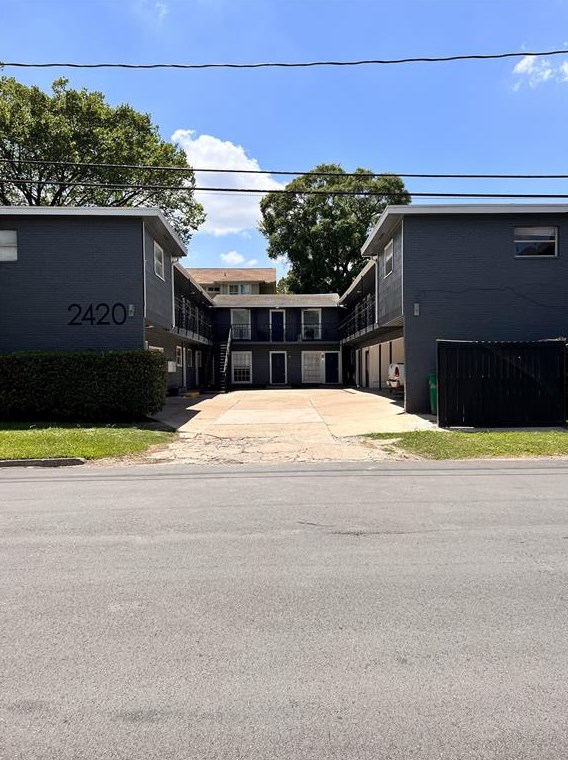 2420 Mcduffie St, Houston TX  77019-6768 exterior