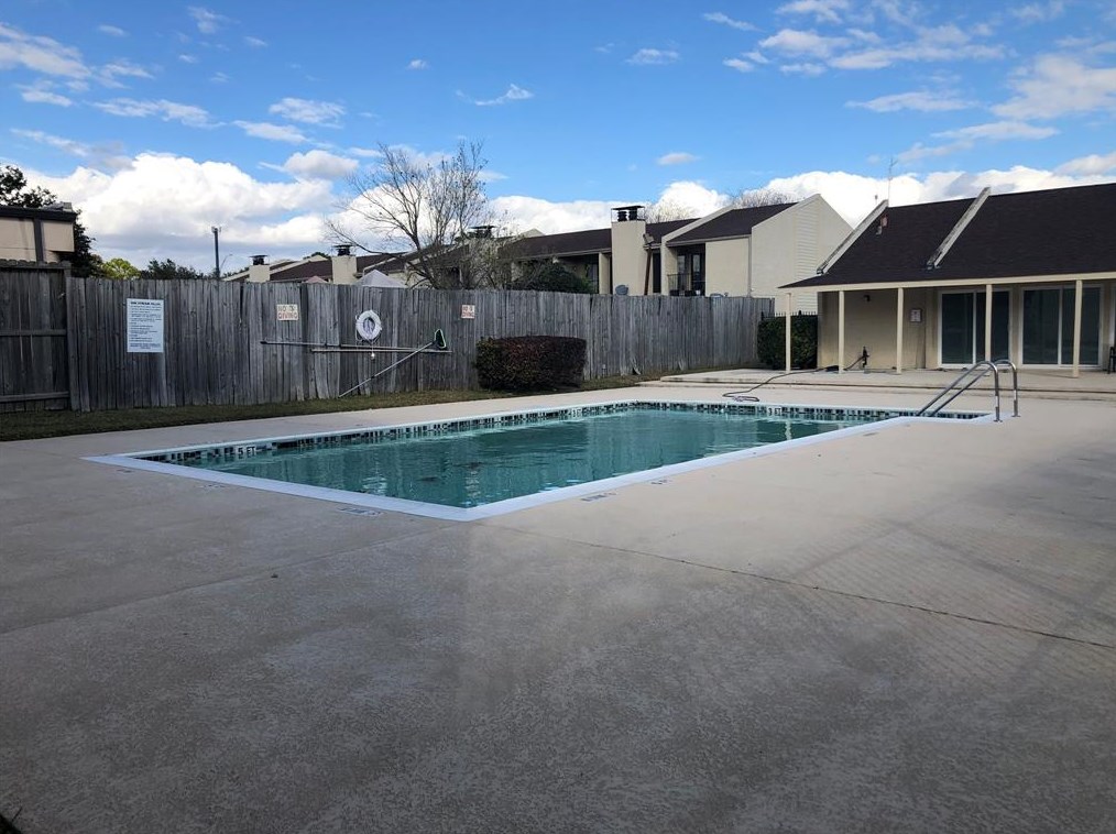 10075 Westpark Dr, Houston TX  77042-5948 exterior