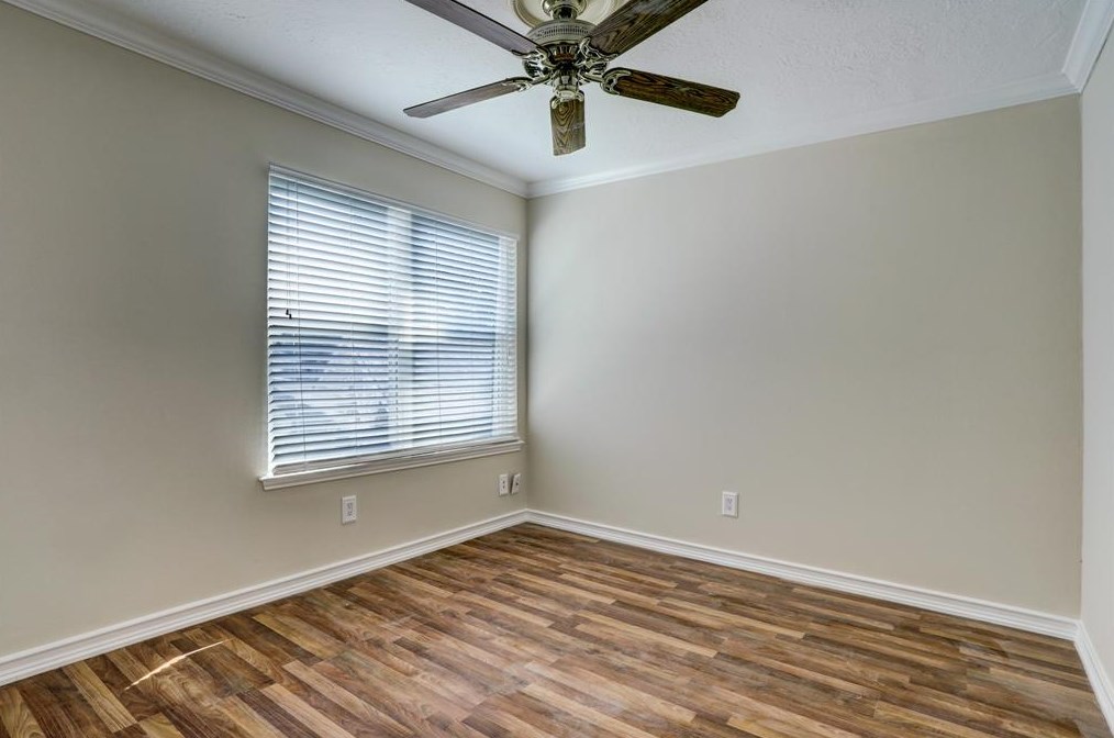 15410 Stonehill Dr, Houston TX  77062-3220 exterior