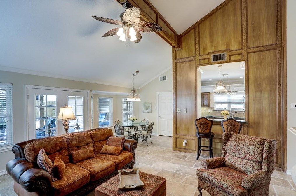 15410 Stonehill Dr, Houston TX  77062-3220 exterior