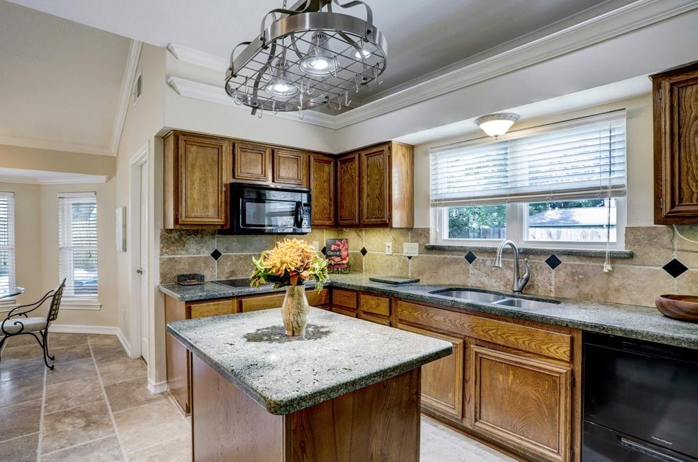 15410 Stonehill Dr, Houston TX  77062-3220 exterior