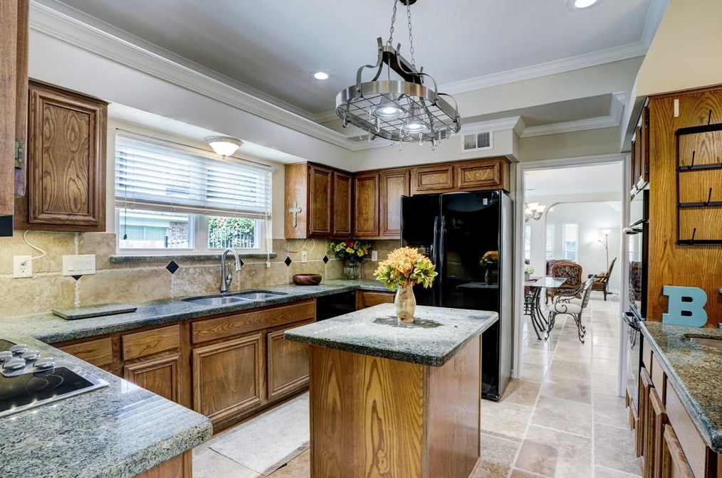15410 Stonehill Dr, Houston TX  77062-3220 exterior