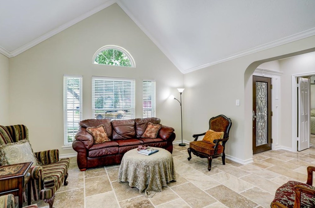 15410 Stonehill Dr, Houston TX  77062-3220 exterior