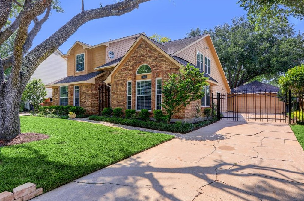 15410 Stonehill Dr, Houston TX  77062-3220 exterior