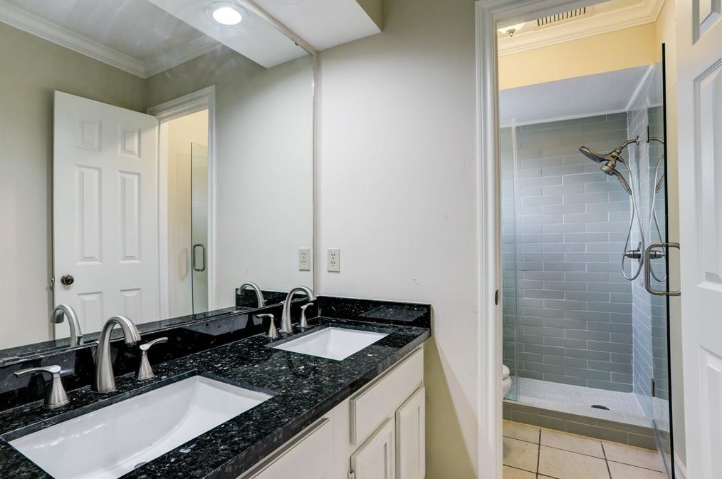 15410 Stonehill Dr, Houston TX  77062-3220 exterior