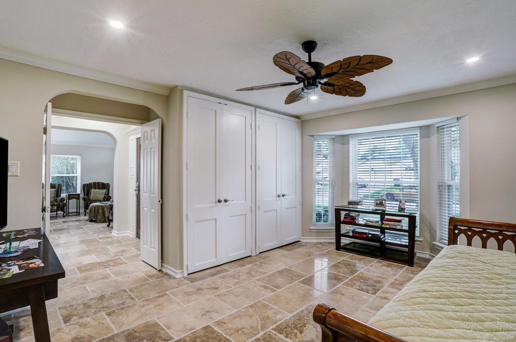 15410 Stonehill Dr, Houston TX  77062-3220 exterior
