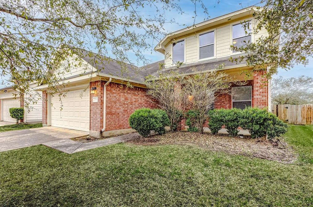 2814 Trinity Glen Ln, Houston TX  77047-2502 exterior