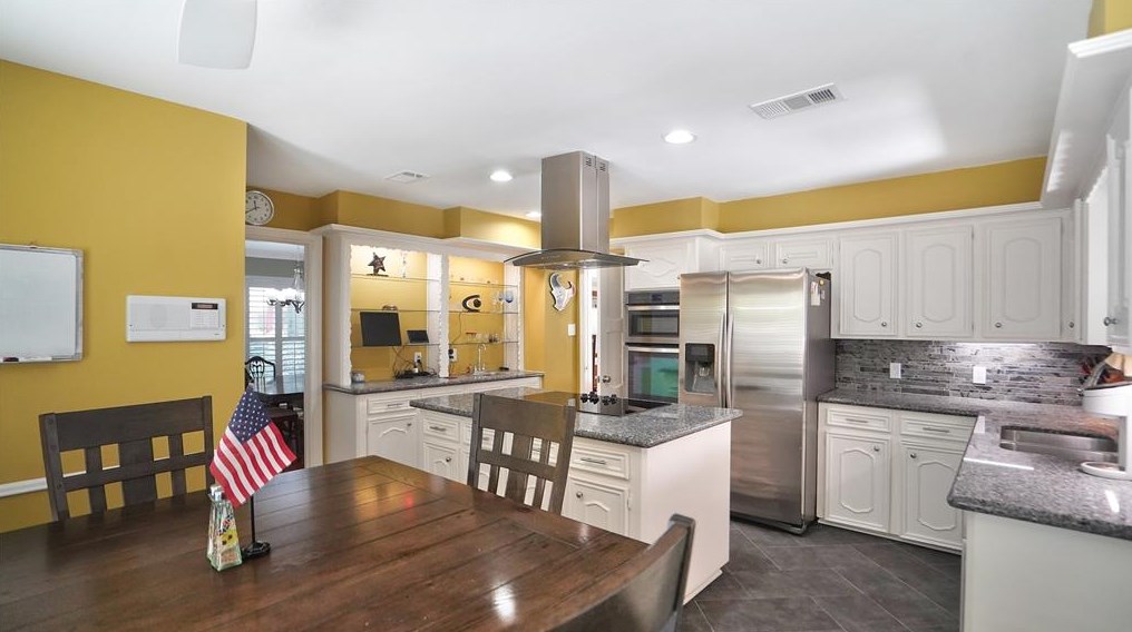 10523 Fawnview Dr, Houston TX  77070-3306 exterior