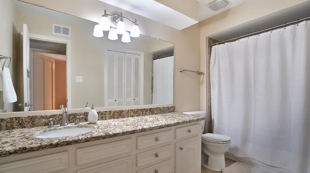 10523 Fawnview Dr, Houston TX  77070-3306 exterior