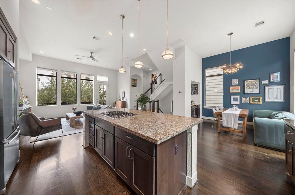 2107 Mason, Houston TX  77006-3137 exterior