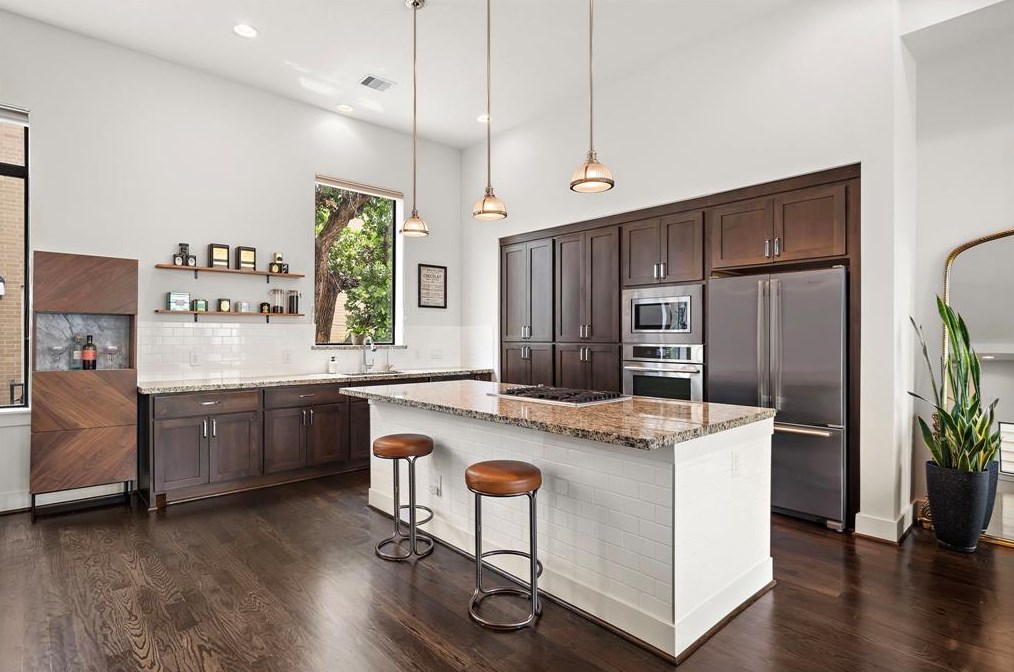 2107 Mason, Houston TX  77006-3137 exterior