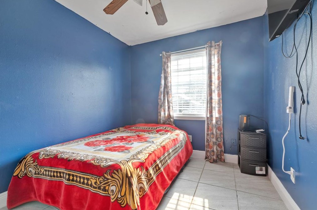 9731 Trumpet St, Houston TX 77078-3119 exterior