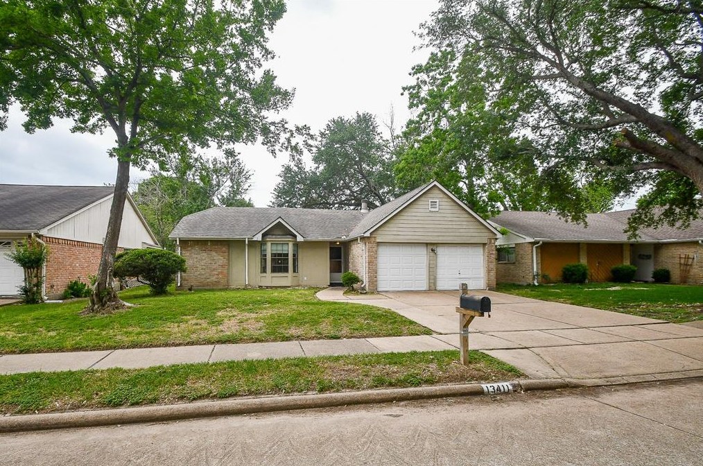13411 Somersworth Dr, Houston TX  77041-5835 exterior