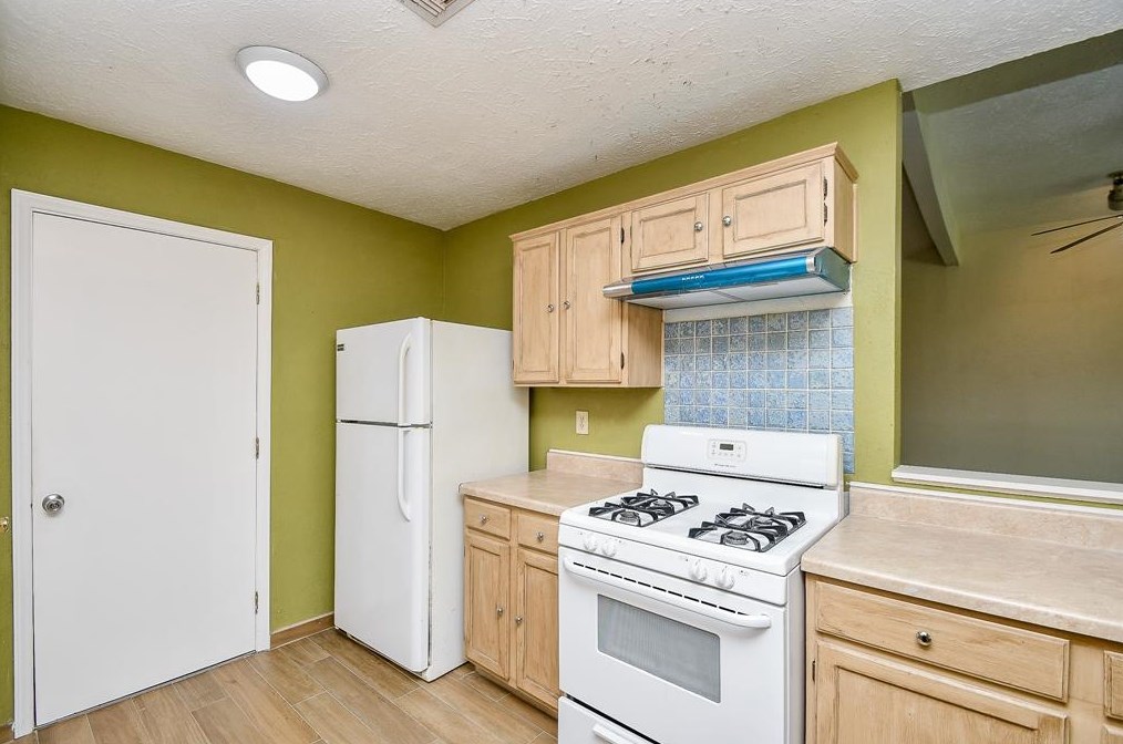 13411 Somersworth Dr, Houston TX  77041-5837 exterior