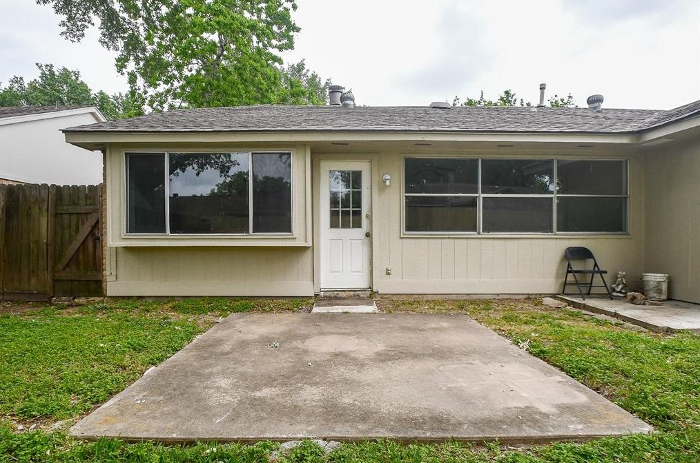 13411 Somersworth Dr, Houston TX  77041-5837 exterior