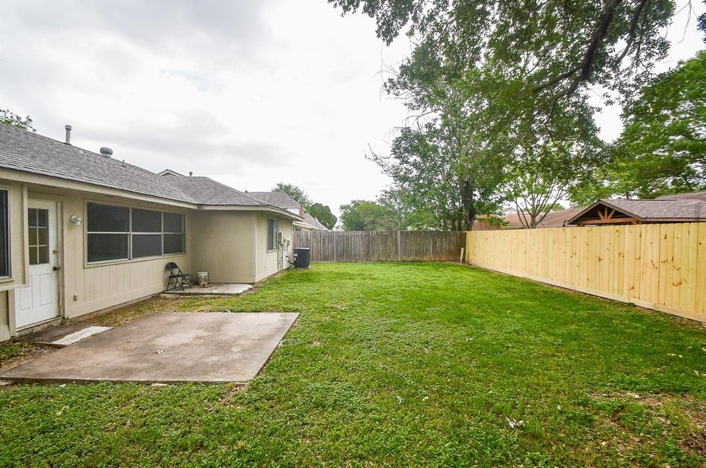 13411 Somersworth Dr, Houston TX  77041-5837 exterior