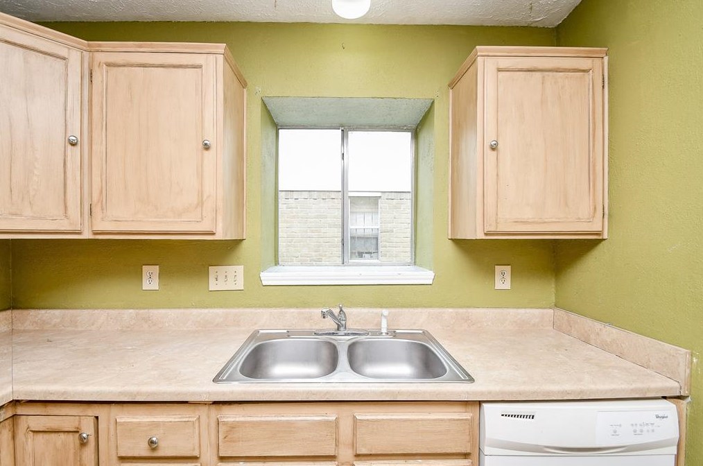 13411 Somersworth Dr, Houston TX  77041-5837 exterior