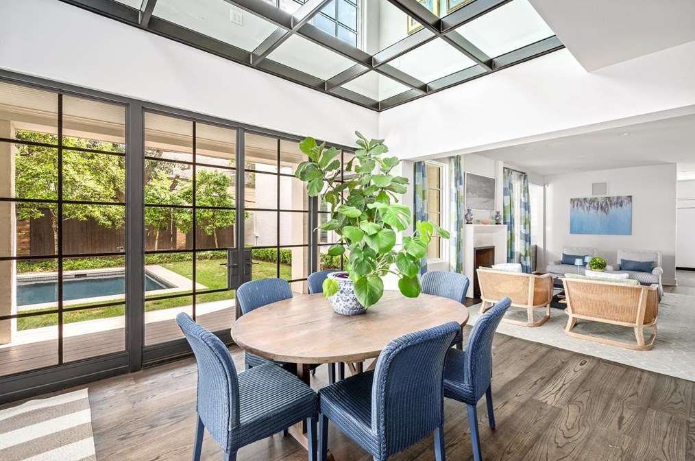 2209 Pine Valley Dr, Houston TX  77019-3510 exterior