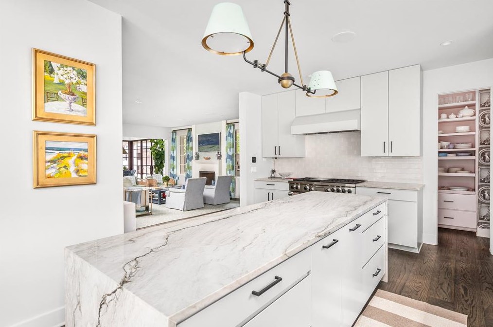 2209 Pine Valley Dr, Houston TX  77019-3510 exterior