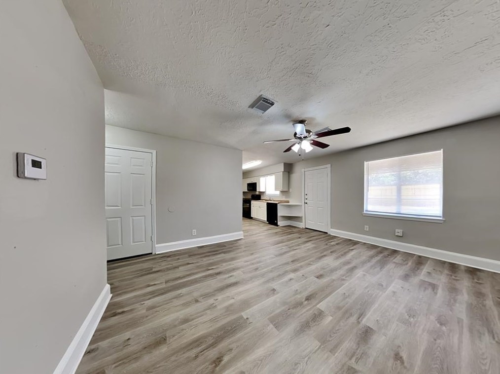 4427 Oakside Dr, Houston TX  77053-1328 exterior
