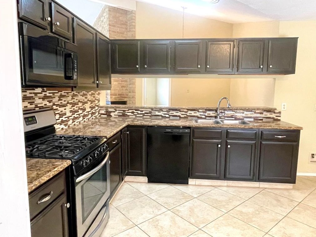 3809 Teakwood Dr, Morgans Point TX  77571-4323 exterior