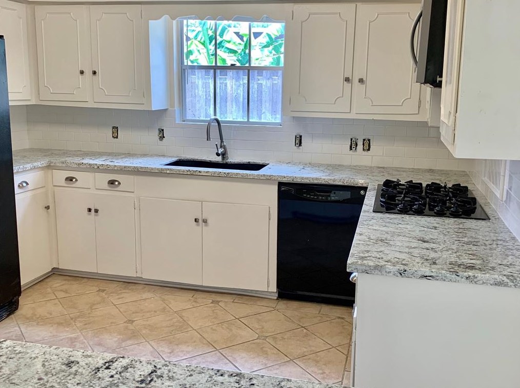 8218 Edgemoor Dr, Houston TX  77036-5608 exterior