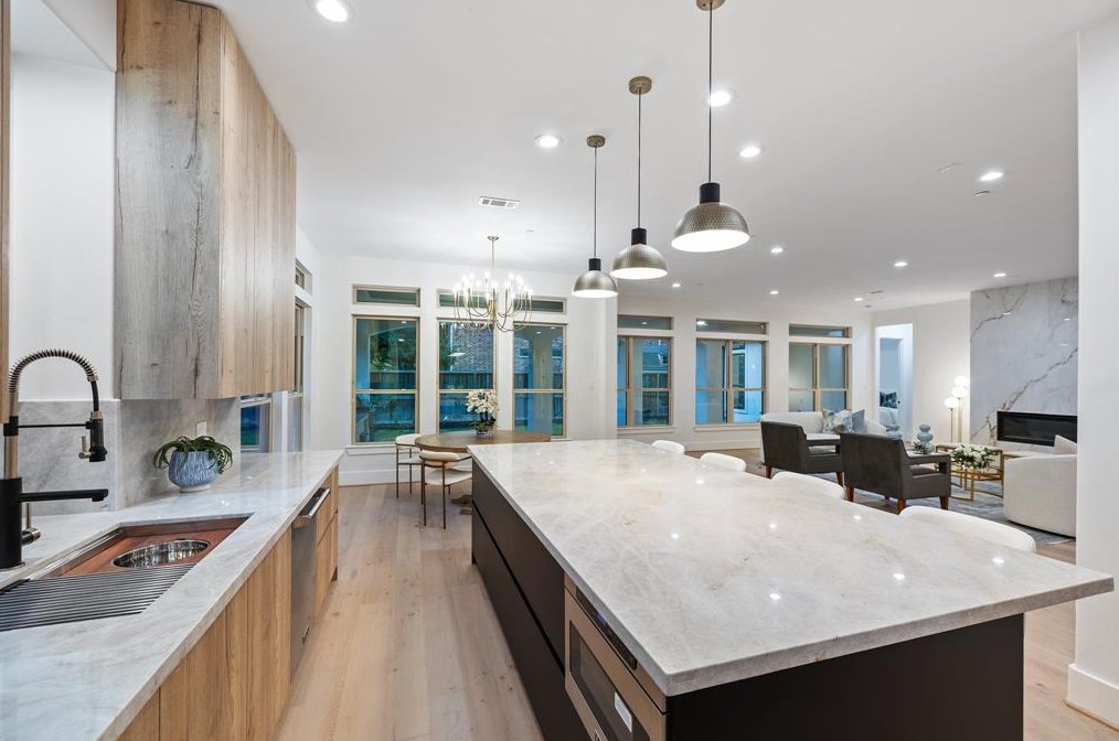 8814 Cedarbrake Dr, Houston TX  77055-6623 exterior