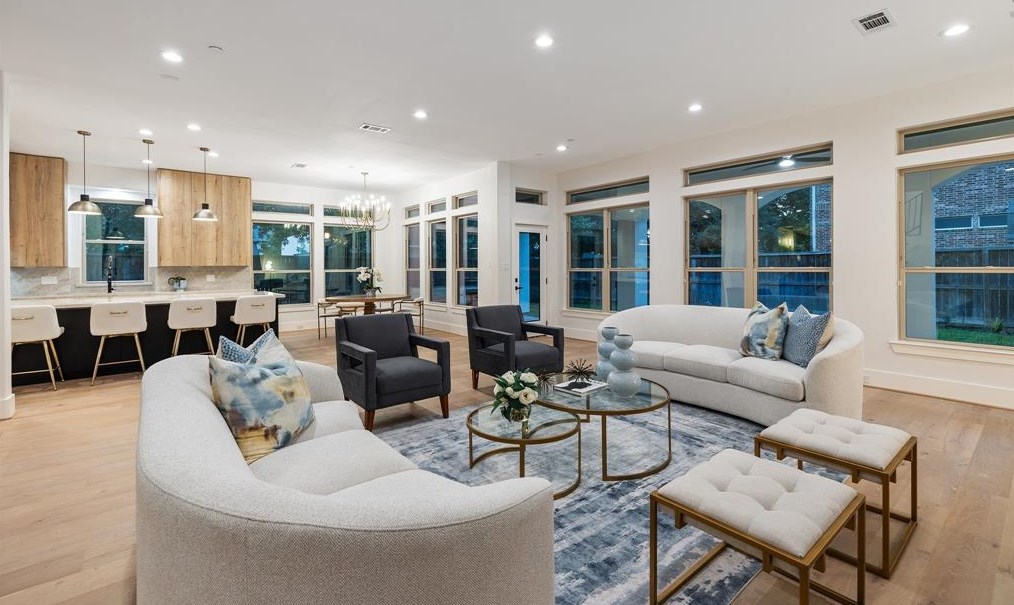 8814 Cedarbrake Dr, Houston TX  77055-6623 exterior