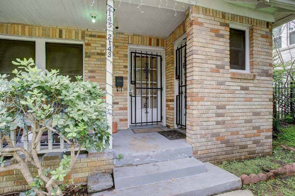 2145 Sul Ross St, Houston TX  77098-2417 exterior