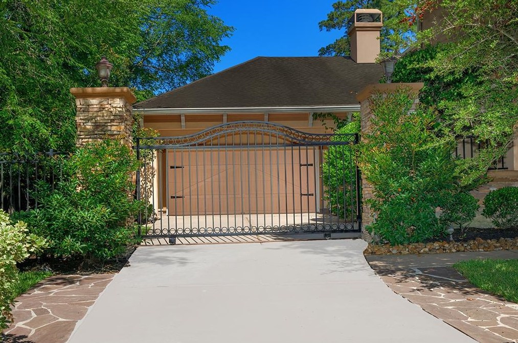 187 Lansdowne Cir, Spring TX  77382-2726 exterior