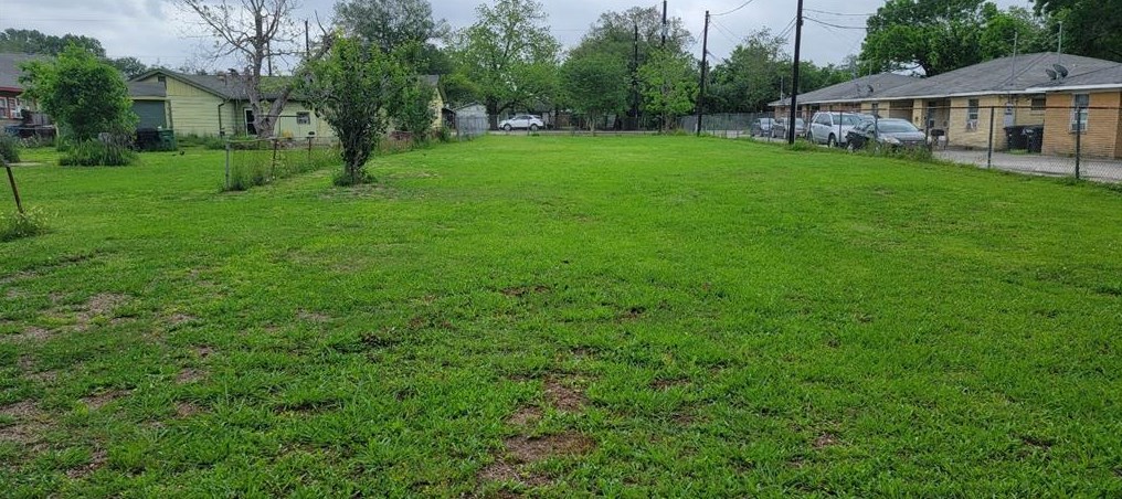 9422 Coffee St, Houston TX  77033-3455 exterior