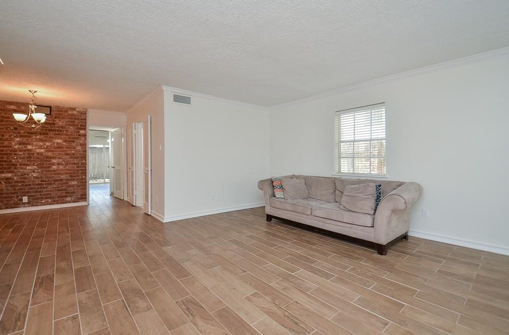 565 Post Oak Ln, Houston TX  77024-4636 exterior