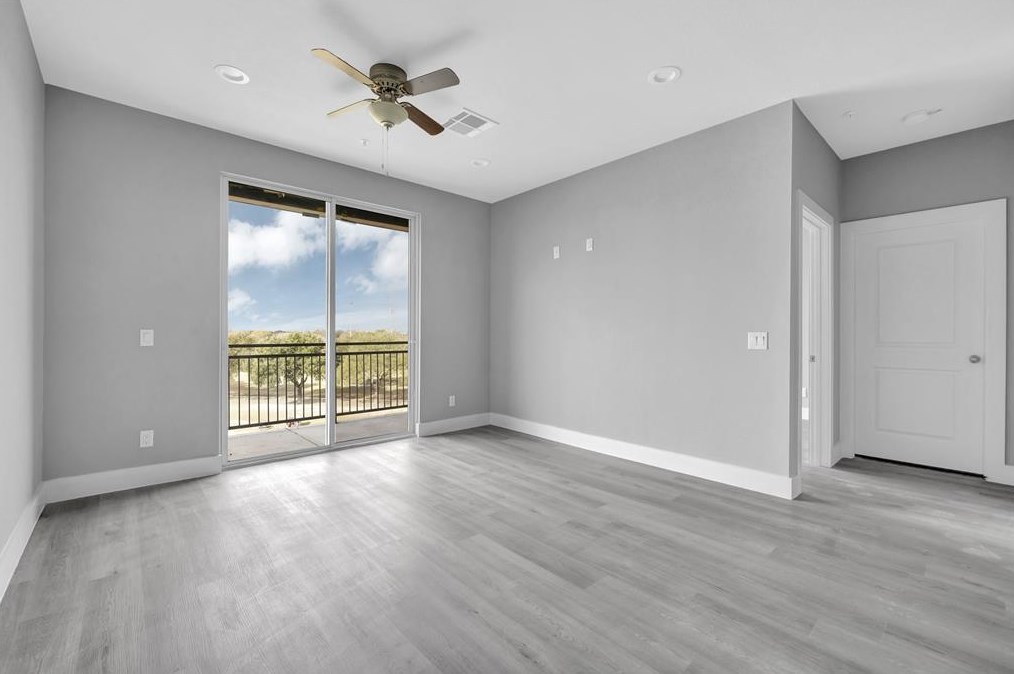 1100 Hwy 90 W #114, Sealy, TX 77474