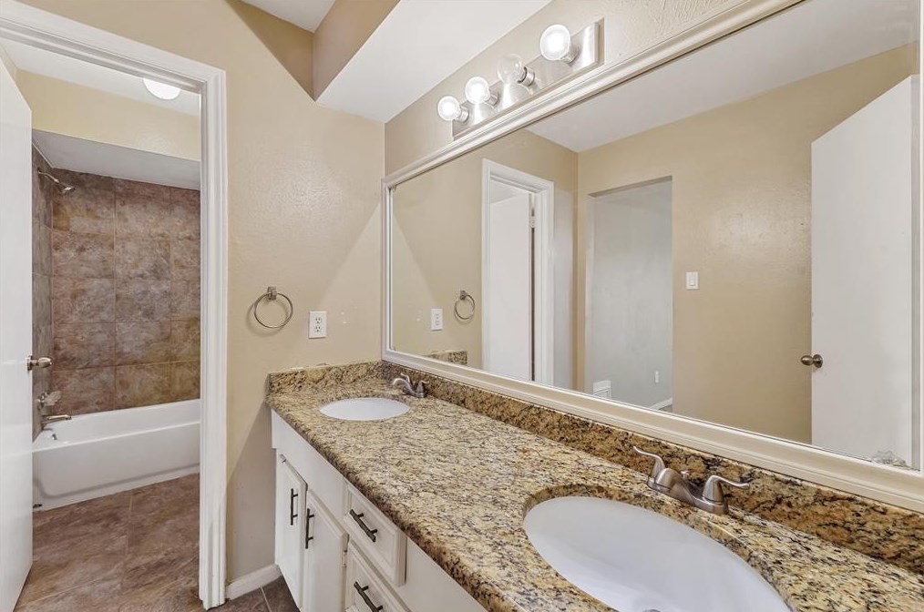 6014 Maywood Frst Dr, Houston TX  77088-2315 exterior