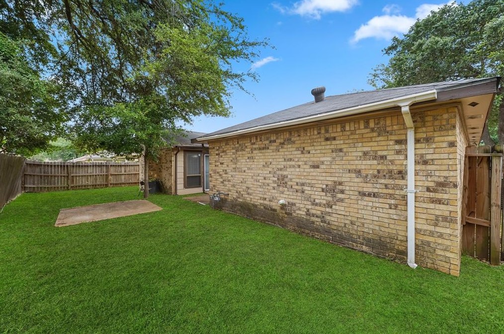6014 Maywood Frst Dr, Houston TX  77088-2315 exterior